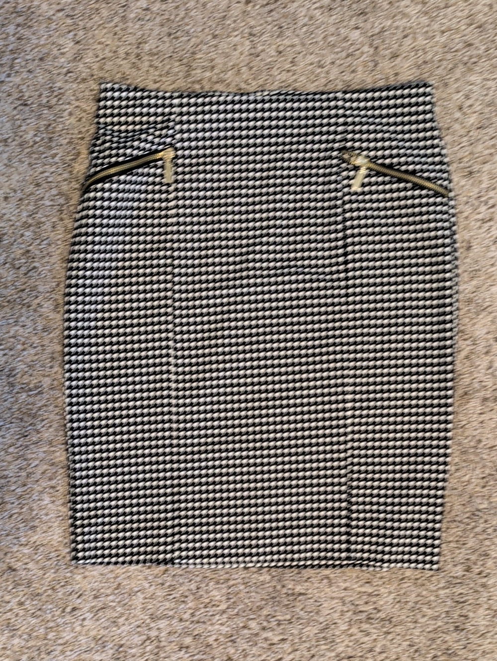 Alfani Black and White Houndstooth Pencil Skirt with Gold Zipper Detail